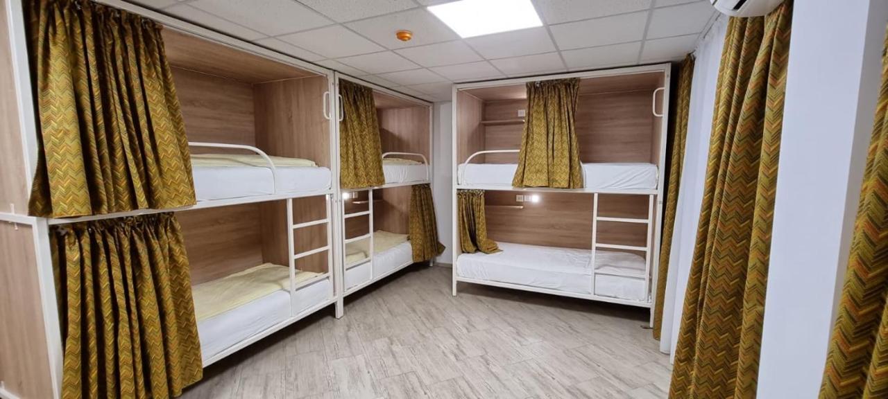 Hostel Citadella Deva Exteriör bild