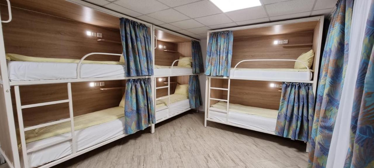 Hostel Citadella Deva Exteriör bild